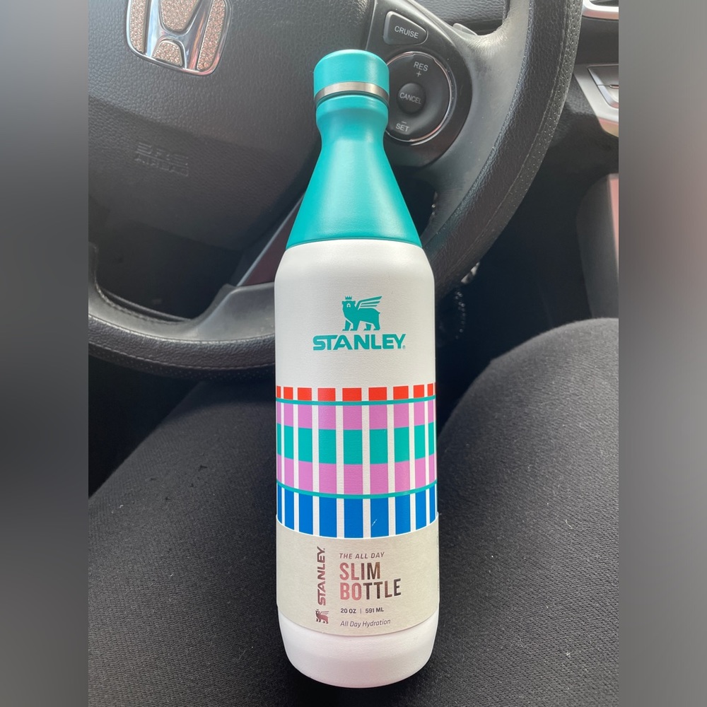 Stanley 20oz Slim Bottle